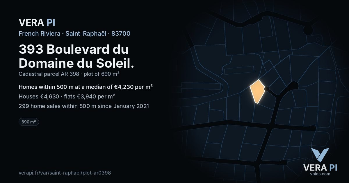 393 Boulevard du Domaine du Soleil, Saint-Raphaël at night – the plot lit, the parcels around coloured by the prices near them