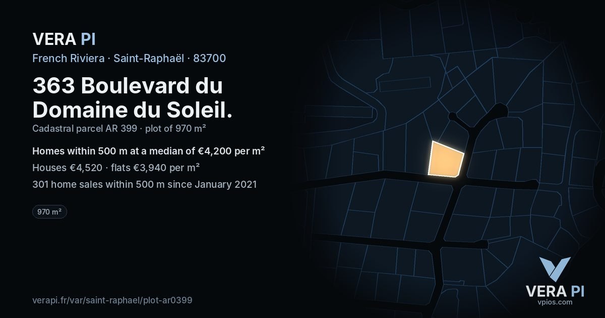 363 Boulevard du Domaine du Soleil, Saint-Raphaël at night – the plot lit, the parcels around coloured by the prices near them