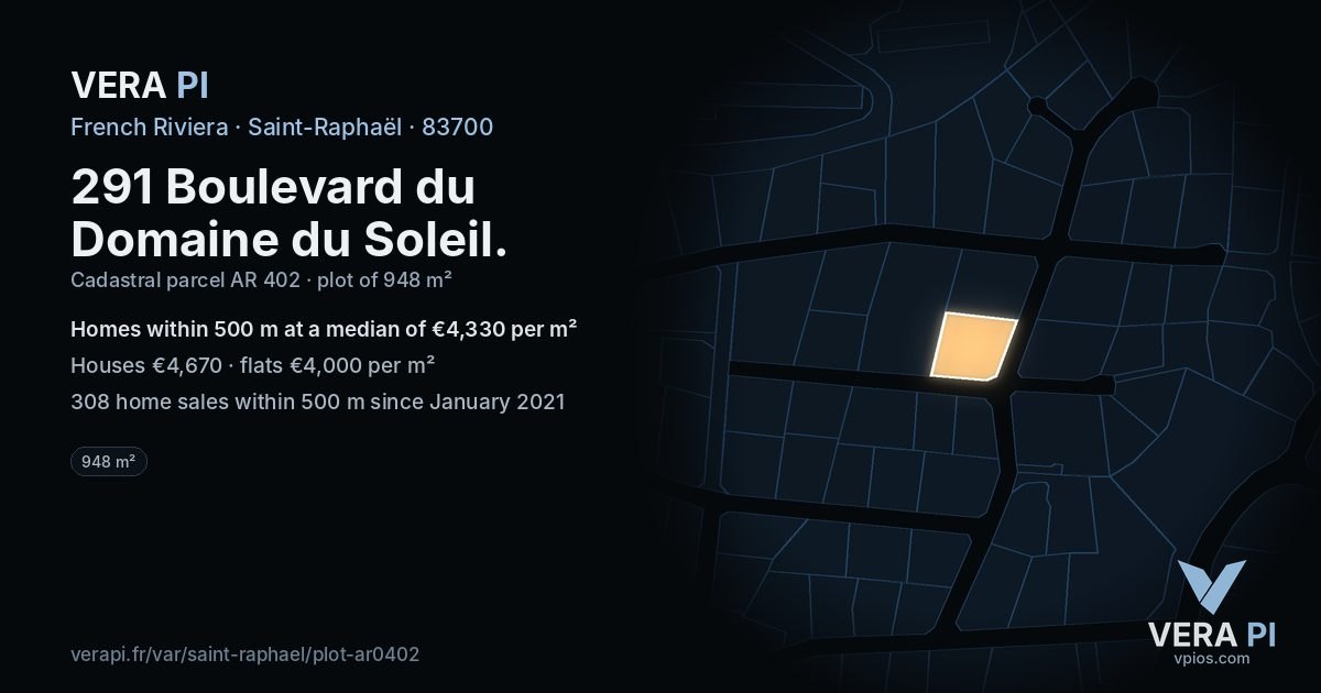 291 Boulevard du Domaine du Soleil, Saint-Raphaël at night – the plot lit, the parcels around coloured by the prices near them
