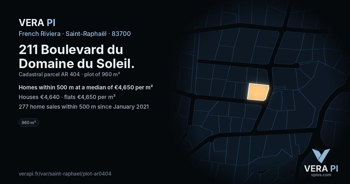 211 Boulevard du Domaine du Soleil, Saint-Raphaël at night – the plot lit, the parcels around coloured by the prices near them