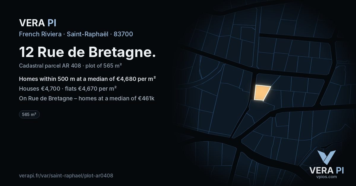 12 Rue de Bretagne, Saint-Raphaël at night – the plot lit, the parcels around coloured by the prices near them