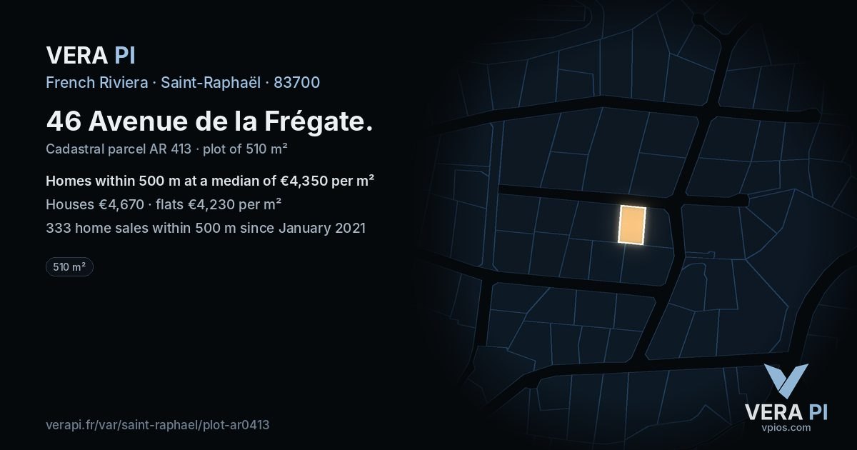 46 Avenue de la Frégate, Saint-Raphaël at night – the plot lit, the parcels around coloured by the prices near them