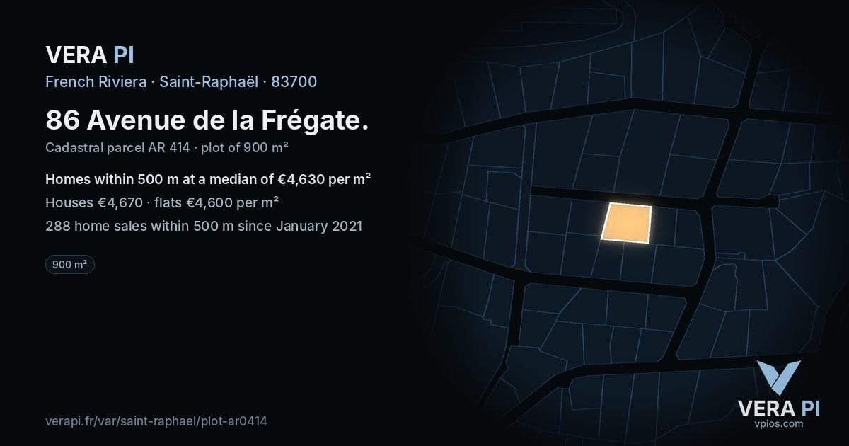 86 Avenue de la Frégate, Saint-Raphaël at night – the plot lit, the parcels around coloured by the prices near them