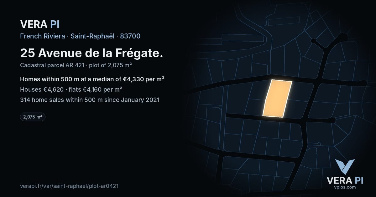 25 Avenue de la Frégate, Saint-Raphaël at night – the plot lit, the parcels around coloured by the prices near them