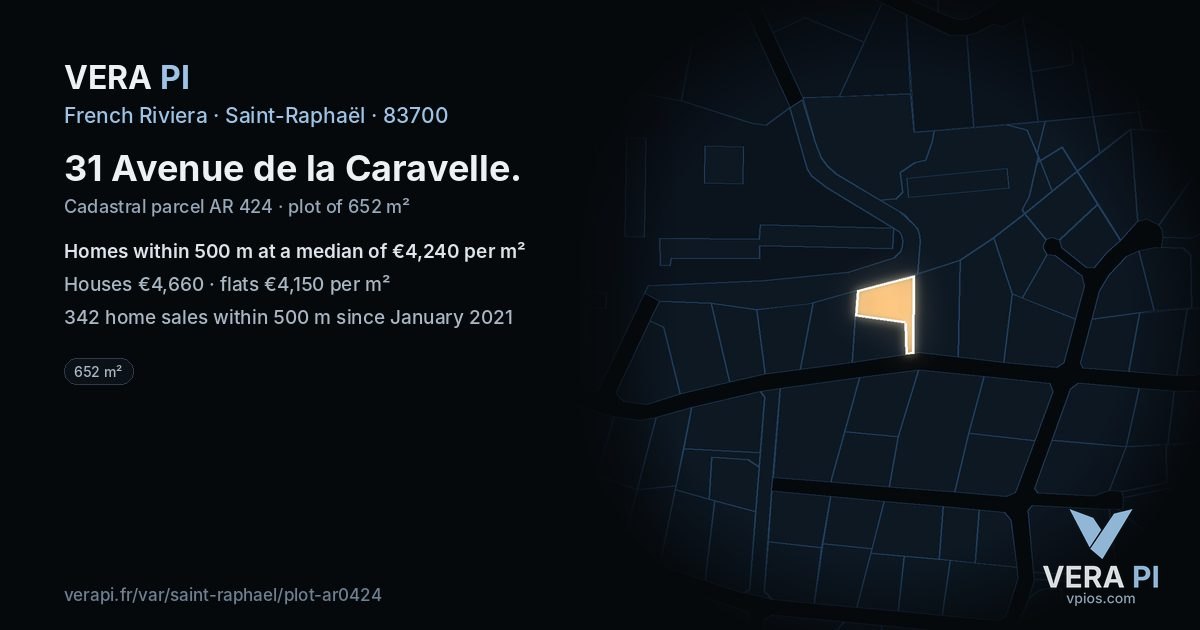 31 Avenue de la Caravelle, Saint-Raphaël at night – the plot lit, the parcels around coloured by the prices near them