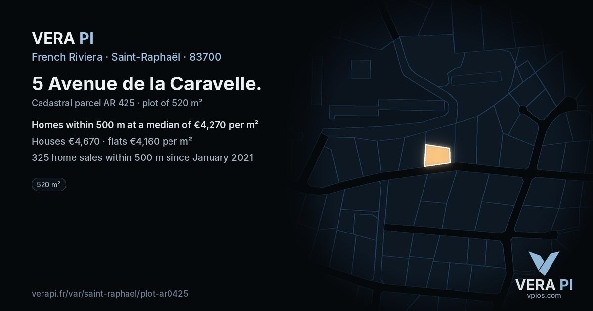 5 Avenue de la Caravelle, Saint-Raphaël at night – the plot lit, the parcels around coloured by the prices near them