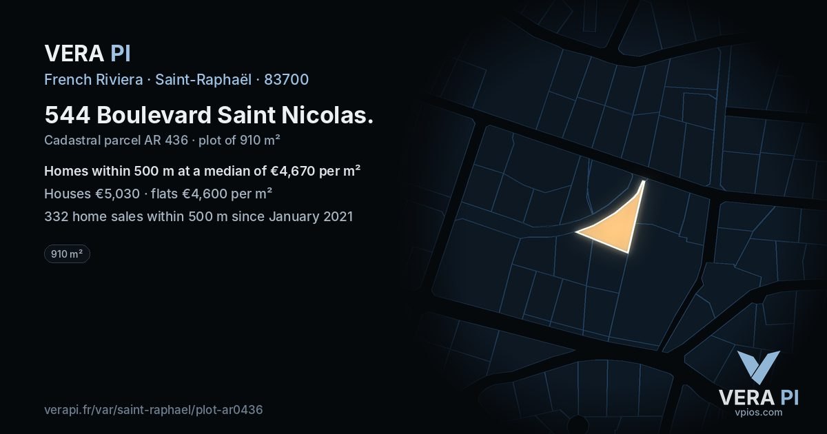 544 Boulevard Saint Nicolas, Saint-Raphaël at night – the plot lit, the parcels around coloured by the prices near them