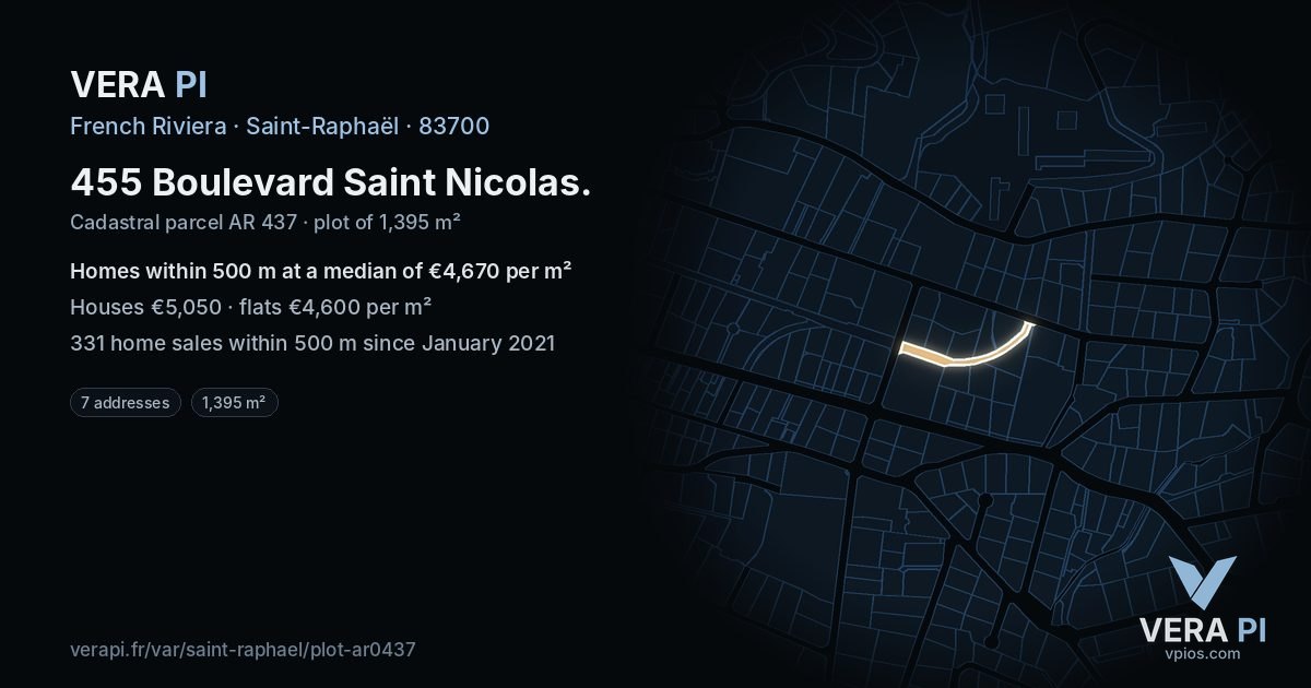 455 Boulevard Saint Nicolas, Saint-Raphaël at night – the plot lit, the parcels around coloured by the prices near them