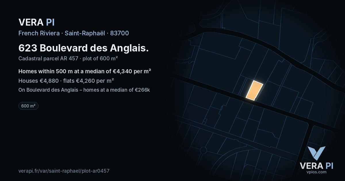 623 Boulevard des Anglais, Saint-Raphaël at night – the plot lit, the parcels around coloured by the prices near them