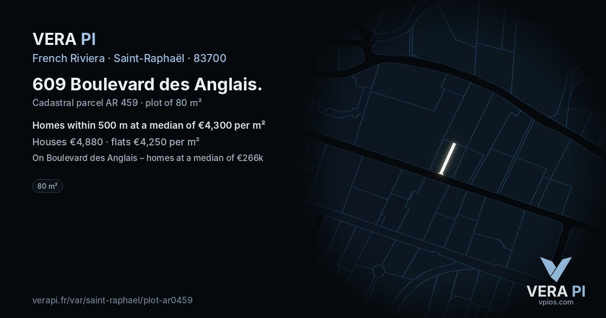 609 Boulevard des Anglais, Saint-Raphaël at night – the plot lit, the parcels around coloured by the prices near them