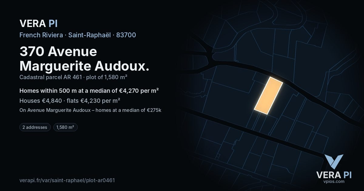 370 Avenue Marguerite Audoux, Saint-Raphaël at night – the plot lit, the parcels around coloured by the prices near them