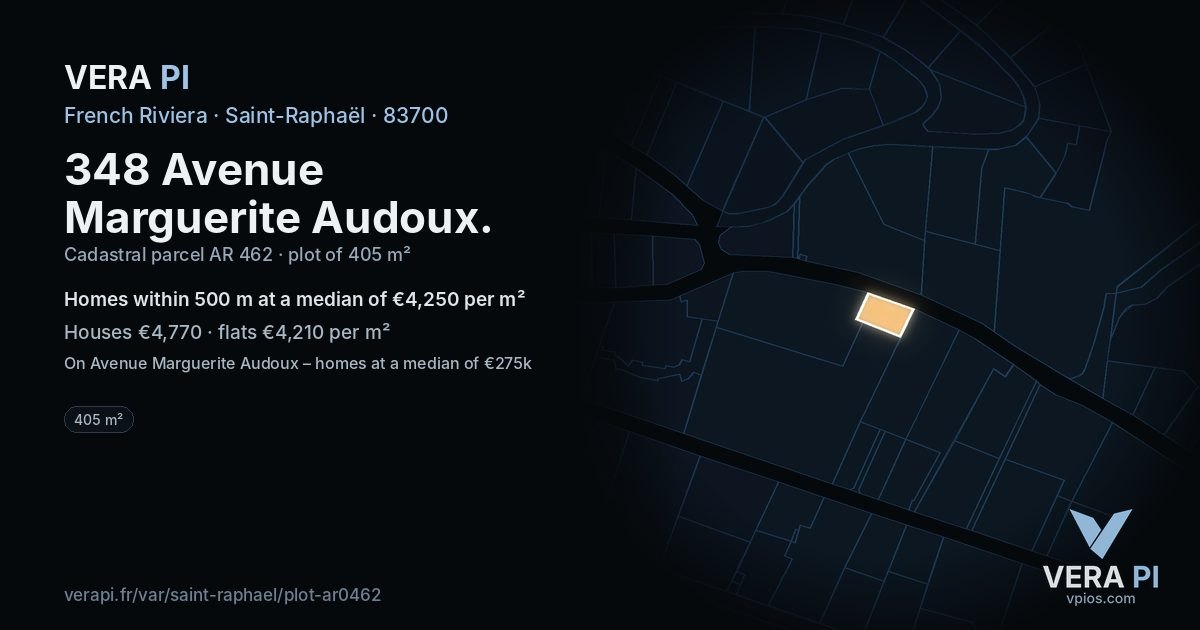 348 Avenue Marguerite Audoux, Saint-Raphaël at night – the plot lit, the parcels around coloured by the prices near them