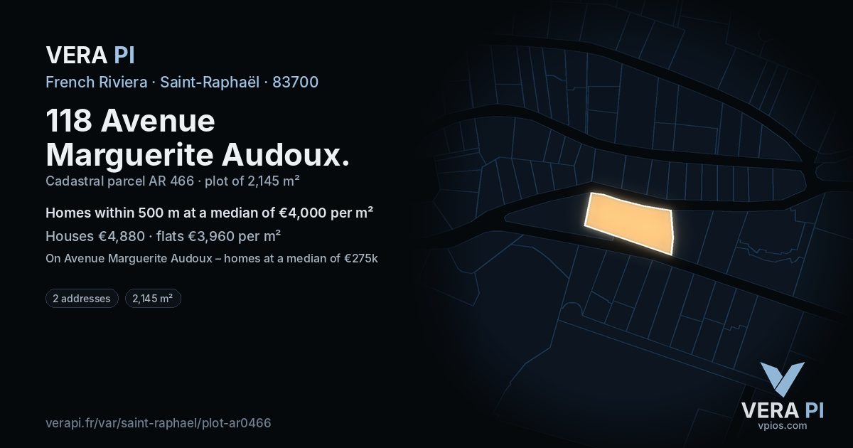 118 Avenue Marguerite Audoux, Saint-Raphaël at night – the plot lit, the parcels around coloured by the prices near them