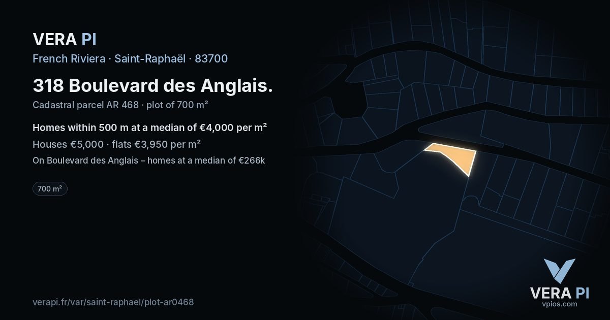 318 Boulevard des Anglais, Saint-Raphaël at night – the plot lit, the parcels around coloured by the prices near them