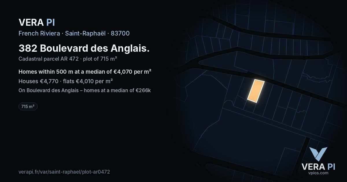 382 Boulevard des Anglais, Saint-Raphaël at night – the plot lit, the parcels around coloured by the prices near them