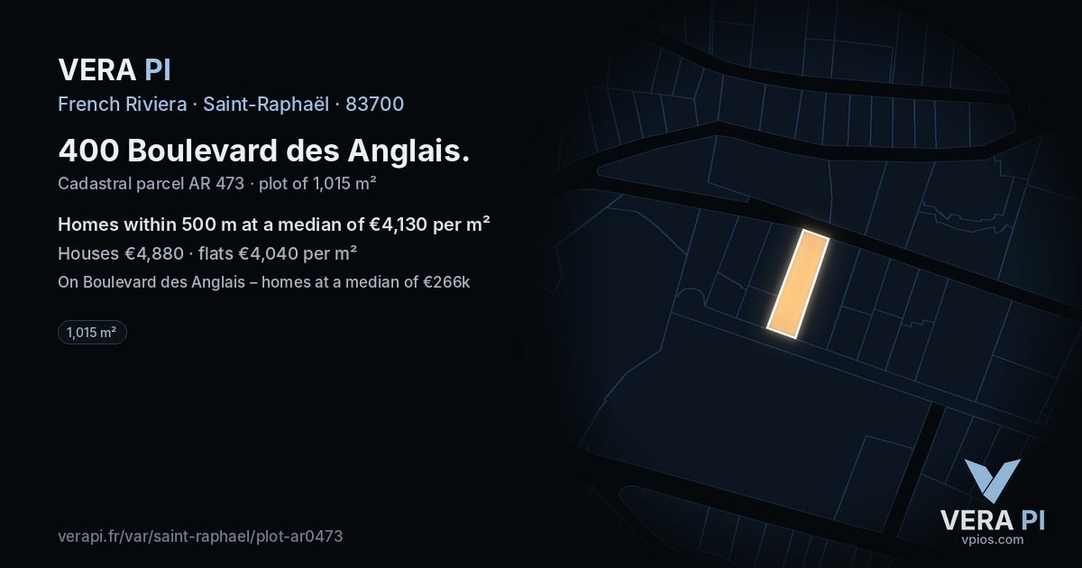 400 Boulevard des Anglais, Saint-Raphaël at night – the plot lit, the parcels around coloured by the prices near them
