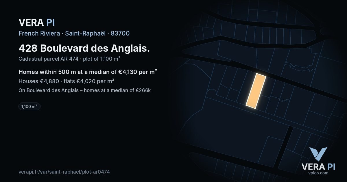 428 Boulevard des Anglais, Saint-Raphaël at night – the plot lit, the parcels around coloured by the prices near them