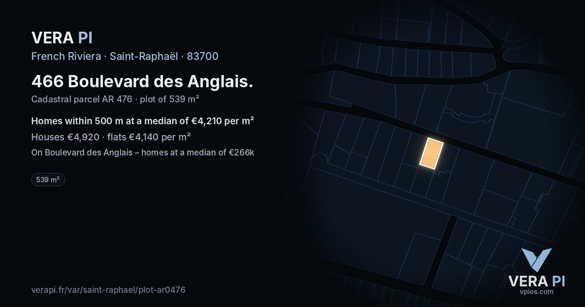 466 Boulevard des Anglais, Saint-Raphaël at night – the plot lit, the parcels around coloured by the prices near them