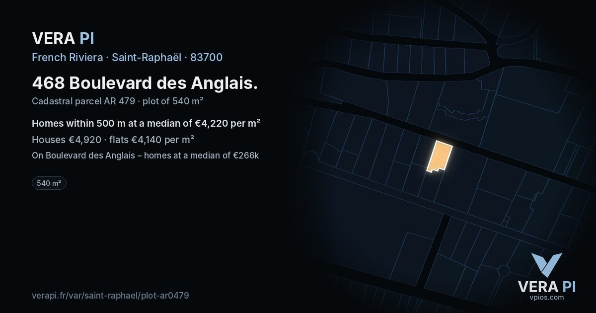 468 Boulevard des Anglais, Saint-Raphaël at night – the plot lit, the parcels around coloured by the prices near them