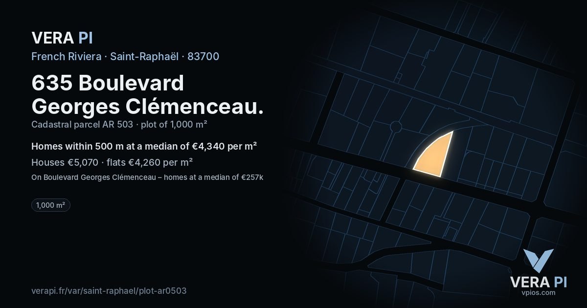 635 Boulevard Georges Clémenceau, Saint-Raphaël at night – the plot lit, the parcels around coloured by the prices near them