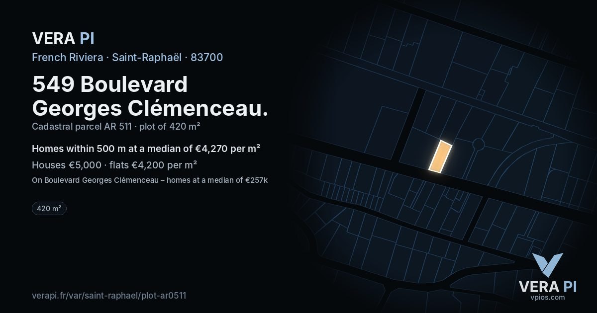 549 Boulevard Georges Clémenceau, Saint-Raphaël at night – the plot lit, the parcels around coloured by the prices near them