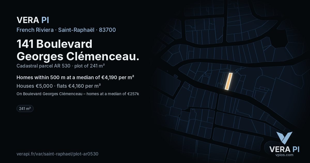 141 Boulevard Georges Clémenceau, Saint-Raphaël at night – the plot lit, the parcels around coloured by the prices near them
