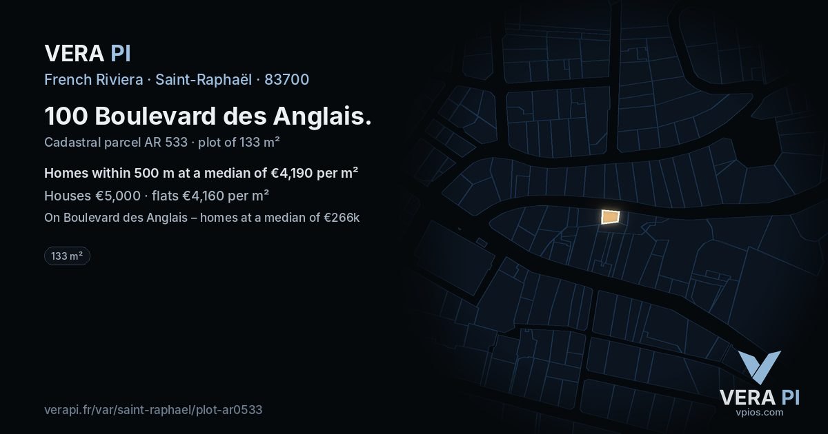 100 Boulevard des Anglais, Saint-Raphaël at night – the plot lit, the parcels around coloured by the prices near them