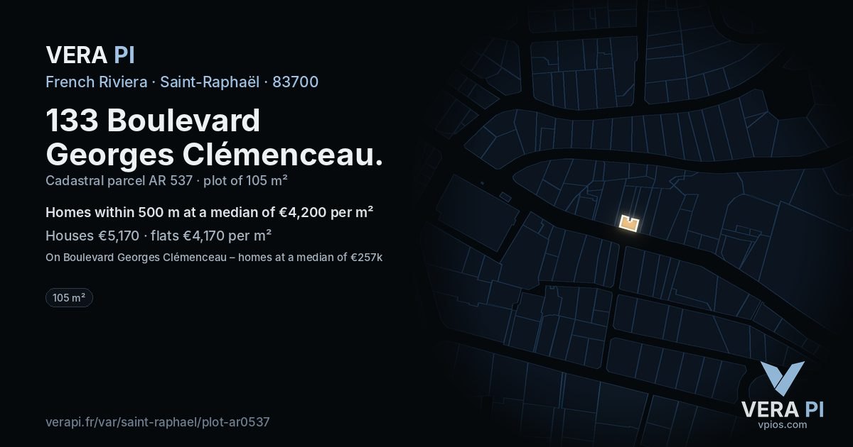 133 Boulevard Georges Clémenceau, Saint-Raphaël at night – the plot lit, the parcels around coloured by the prices near them