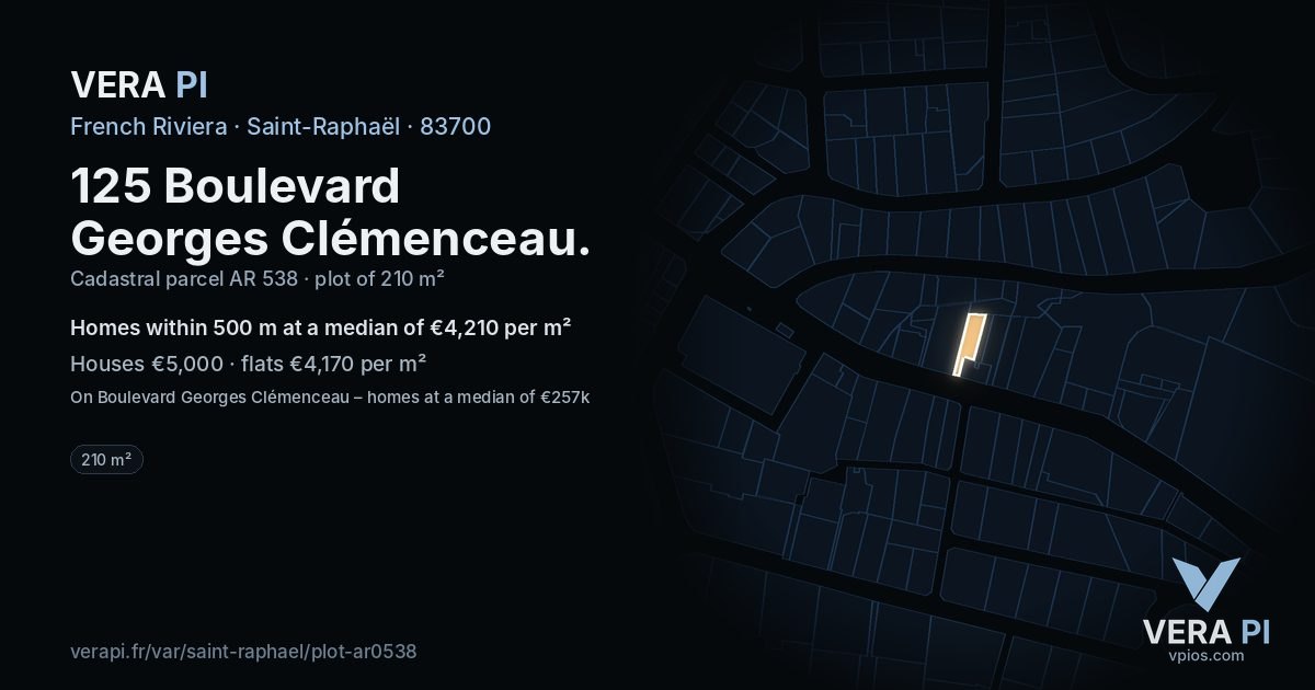 125 Boulevard Georges Clémenceau, Saint-Raphaël at night – the plot lit, the parcels around coloured by the prices near them