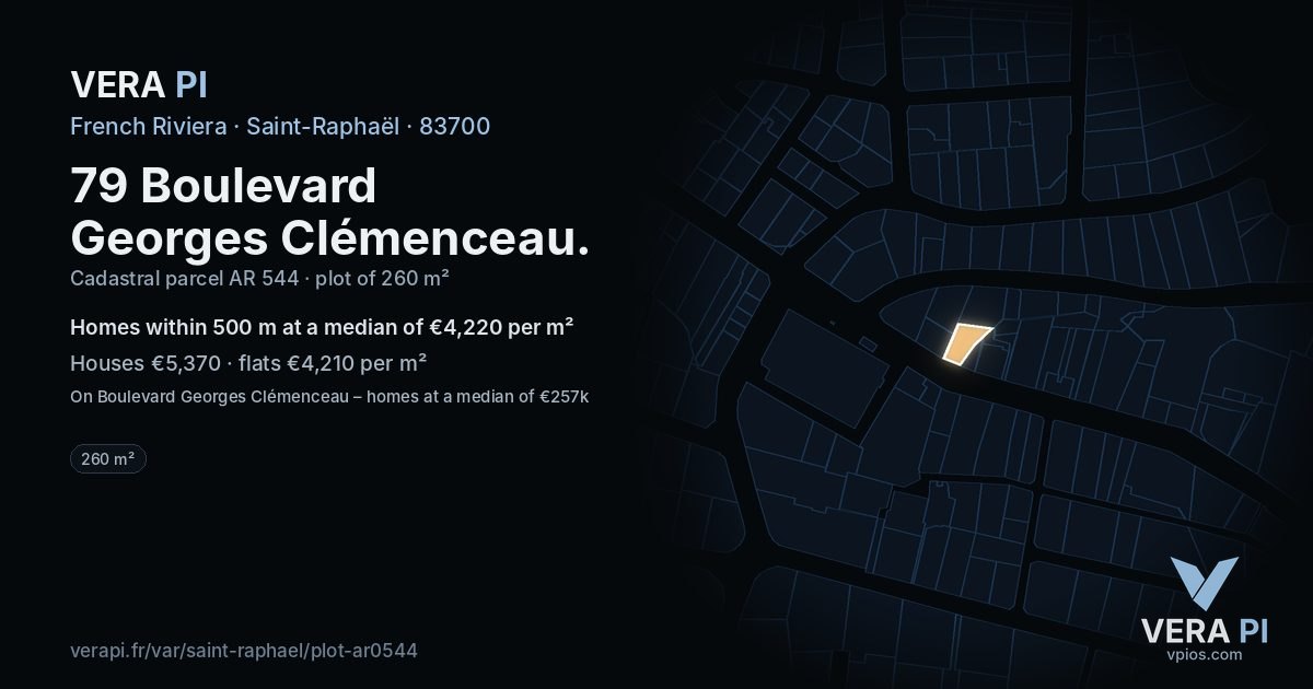 79 Boulevard Georges Clémenceau, Saint-Raphaël at night – the plot lit, the parcels around coloured by the prices near them