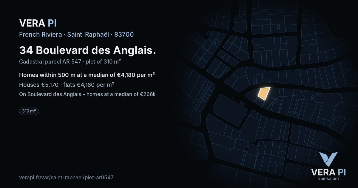 34 Boulevard des Anglais, Saint-Raphaël at night – the plot lit, the parcels around coloured by the prices near them