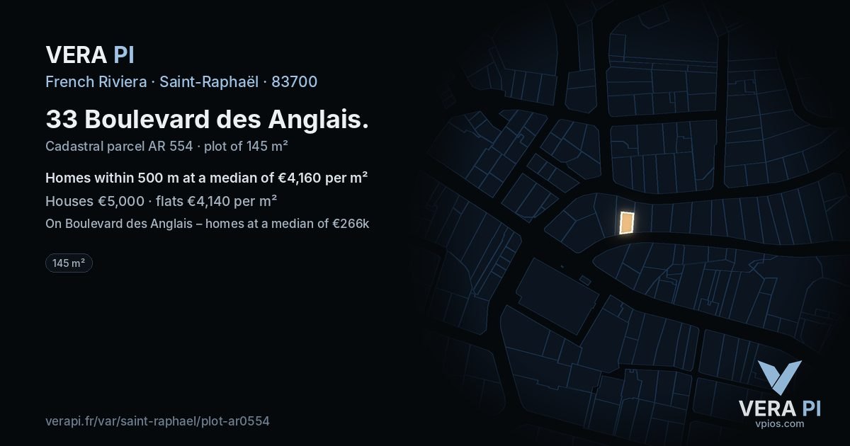 33 Boulevard des Anglais, Saint-Raphaël at night – the plot lit, the parcels around coloured by the prices near them