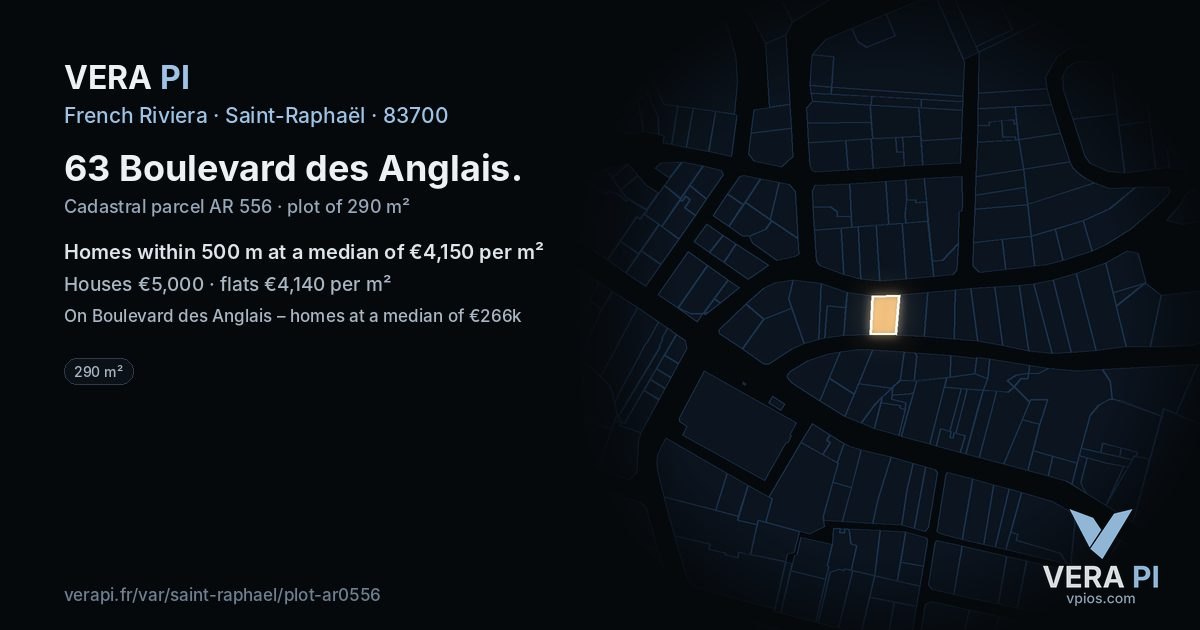 63 Boulevard des Anglais, Saint-Raphaël at night – the plot lit, the parcels around coloured by the prices near them