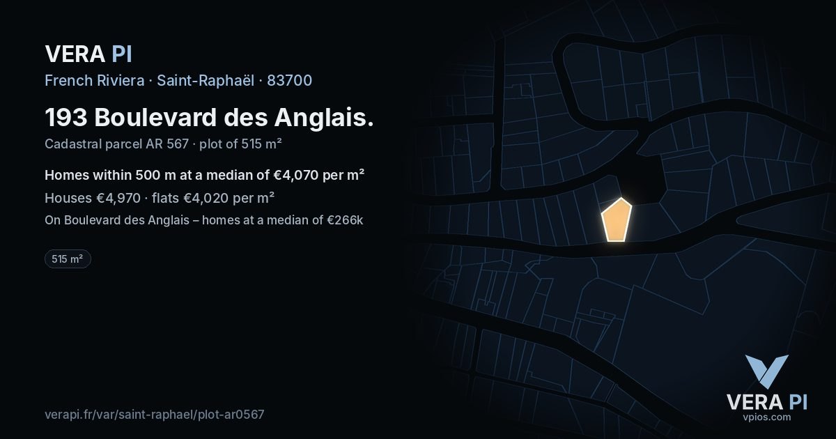 193 Boulevard des Anglais, Saint-Raphaël at night – the plot lit, the parcels around coloured by the prices near them