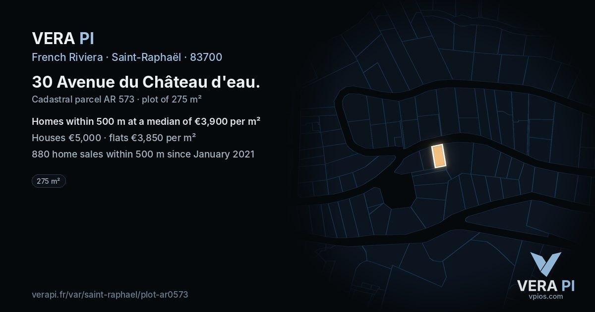 30 Avenue du Château d'eau, Saint-Raphaël at night – the plot lit, the parcels around coloured by the prices near them