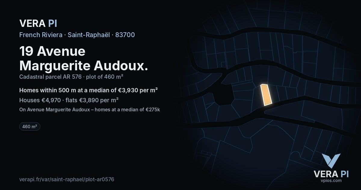 19 Avenue Marguerite Audoux, Saint-Raphaël at night – the plot lit, the parcels around coloured by the prices near them