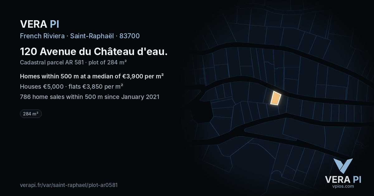 120 Avenue du Château d'eau, Saint-Raphaël at night – the plot lit, the parcels around coloured by the prices near them