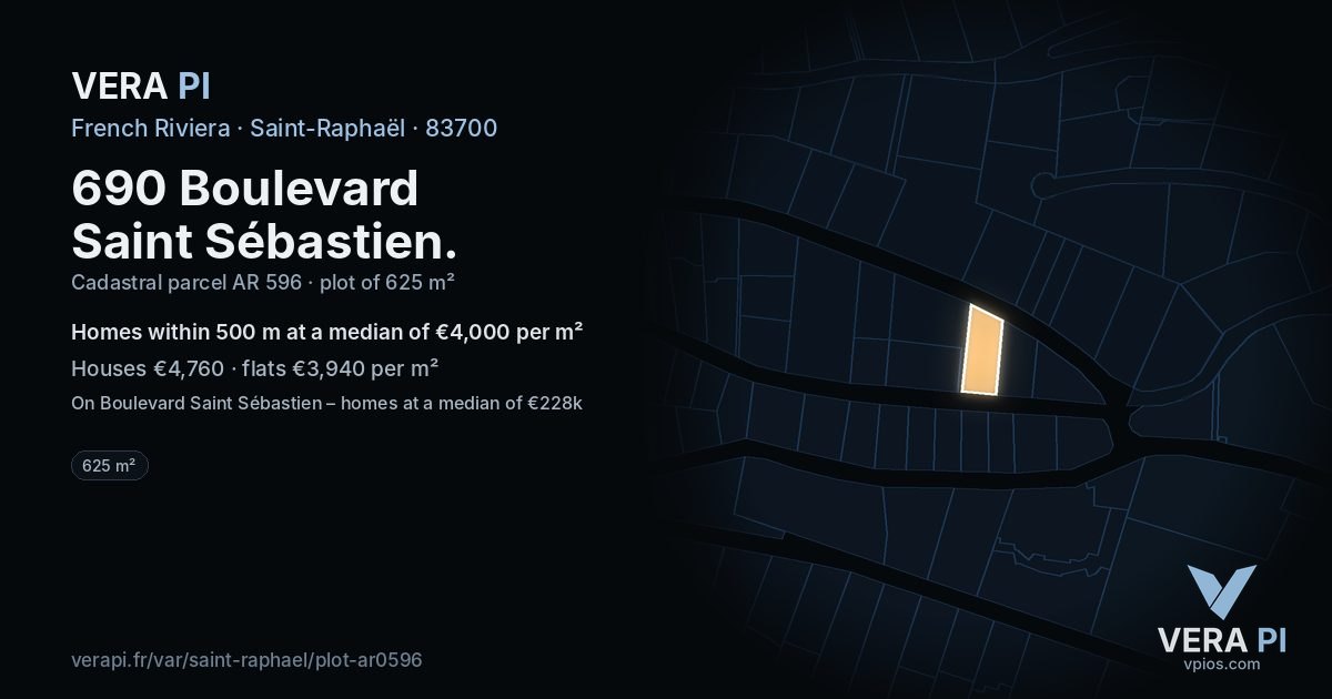 690 Boulevard Saint Sébastien, Saint-Raphaël at night – the plot lit, the parcels around coloured by the prices near them