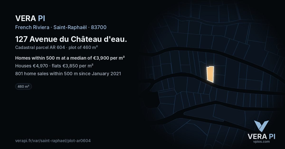 127 Avenue du Château d'eau, Saint-Raphaël at night – the plot lit, the parcels around coloured by the prices near them