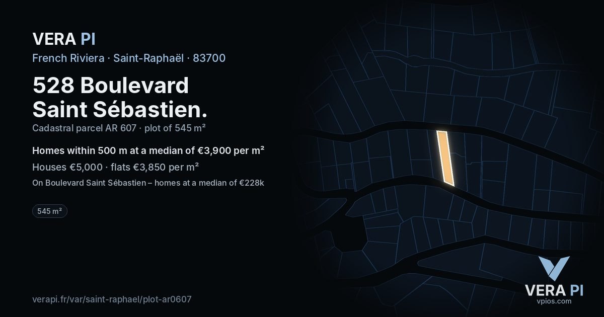 528 Boulevard Saint Sébastien, Saint-Raphaël at night – the plot lit, the parcels around coloured by the prices near them