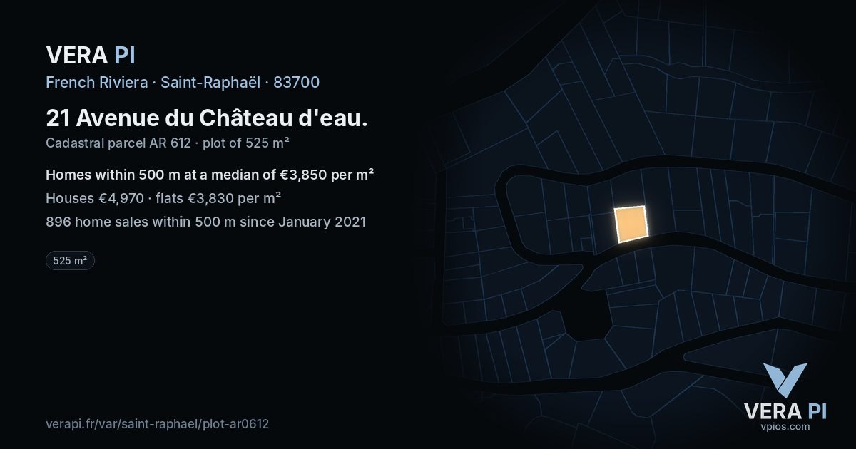 21 Avenue du Château d'eau, Saint-Raphaël at night – the plot lit, the parcels around coloured by the prices near them
