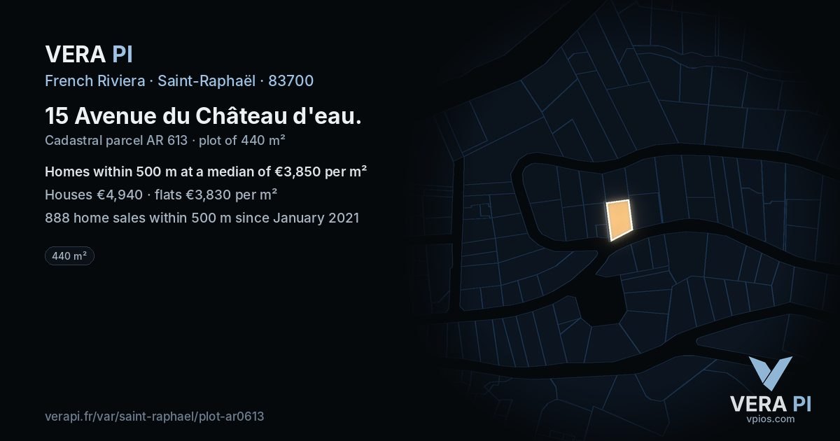 15 Avenue du Château d'eau, Saint-Raphaël at night – the plot lit, the parcels around coloured by the prices near them
