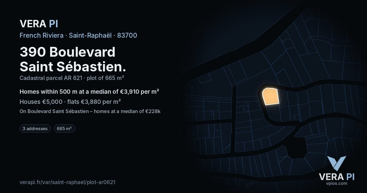 390 Boulevard Saint Sébastien, Saint-Raphaël at night – the plot lit, the parcels around coloured by the prices near them