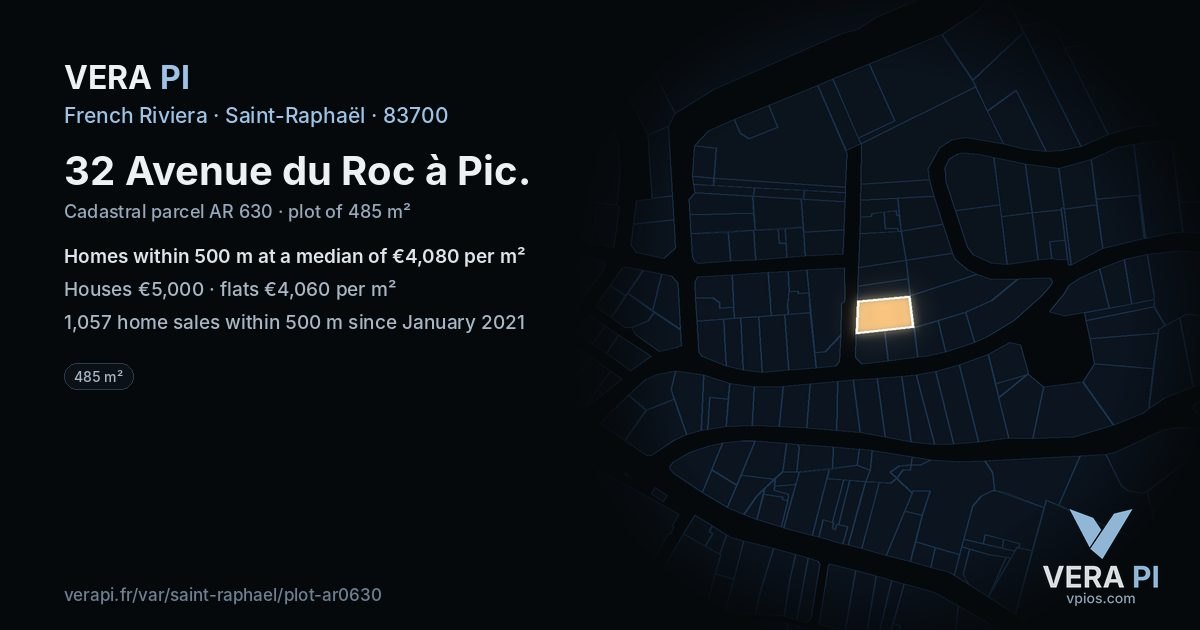 32 Avenue du Roc à Pic, Saint-Raphaël at night – the plot lit, the parcels around coloured by the prices near them