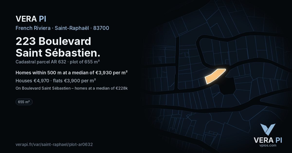 223 Boulevard Saint Sébastien, Saint-Raphaël at night – the plot lit, the parcels around coloured by the prices near them