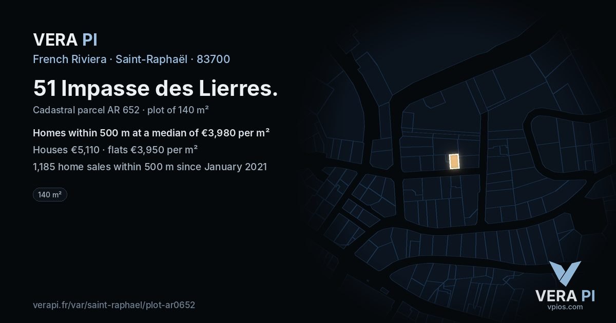 51 Impasse des Lierres, Saint-Raphaël at night – the plot lit, the parcels around coloured by the prices near them