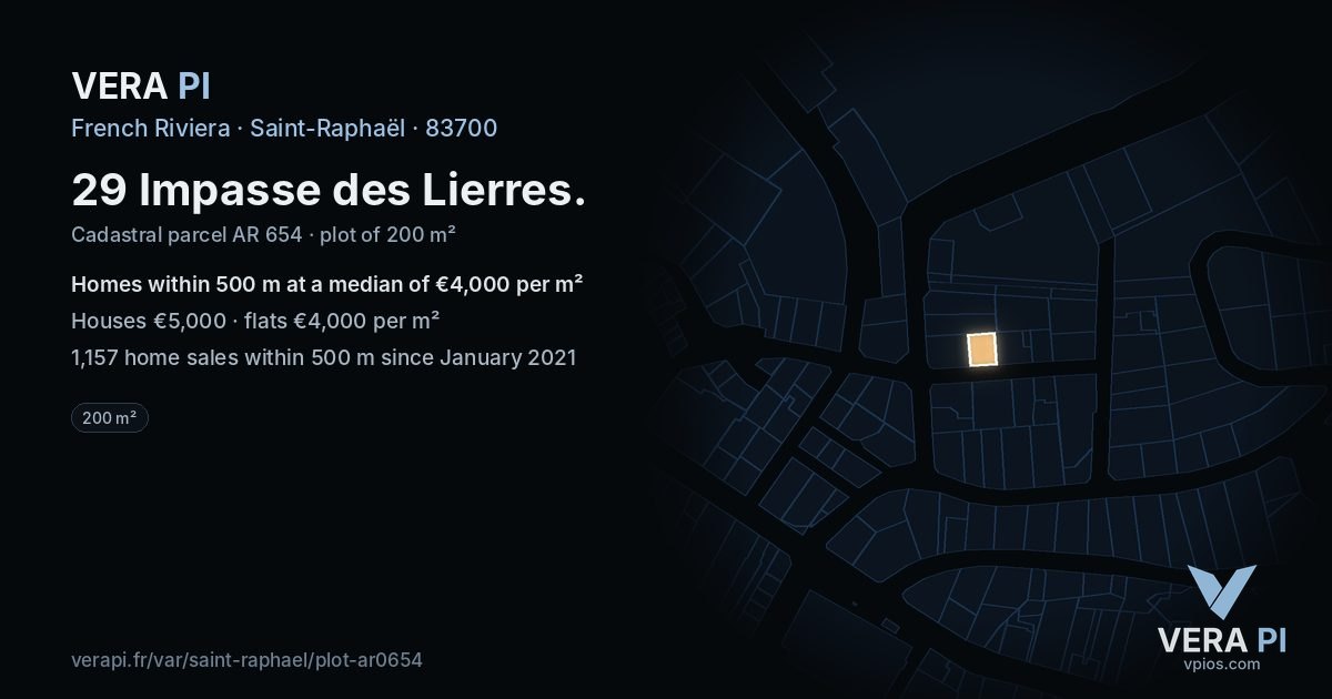 29 Impasse des Lierres, Saint-Raphaël at night – the plot lit, the parcels around coloured by the prices near them