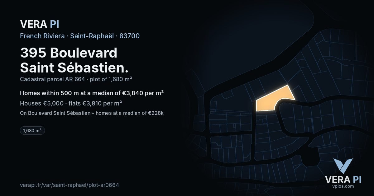 395 Boulevard Saint Sébastien, Saint-Raphaël at night – the plot lit, the parcels around coloured by the prices near them