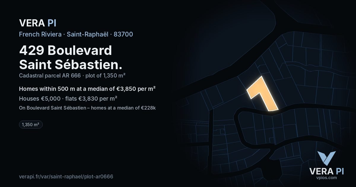 429 Boulevard Saint Sébastien, Saint-Raphaël at night – the plot lit, the parcels around coloured by the prices near them