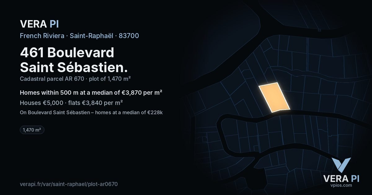 461 Boulevard Saint Sébastien, Saint-Raphaël at night – the plot lit, the parcels around coloured by the prices near them